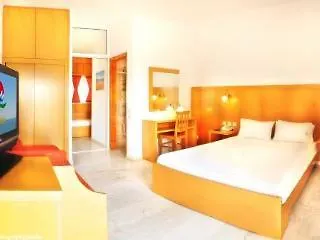 Martha'S Haus Hotel Gerakini